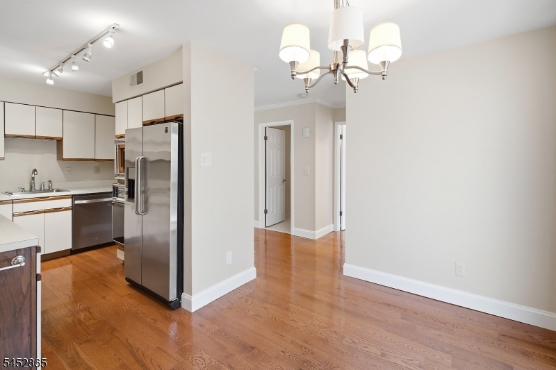 kitchen & Breakfast