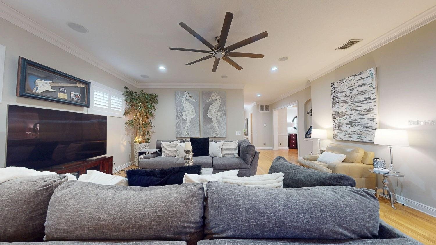 Large Great Room overllosk Lanai and Pool