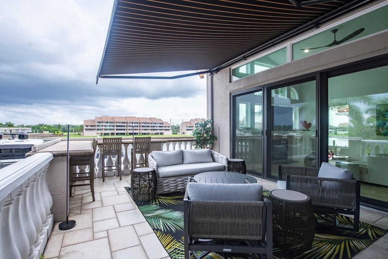 retractable cover patio   off family room