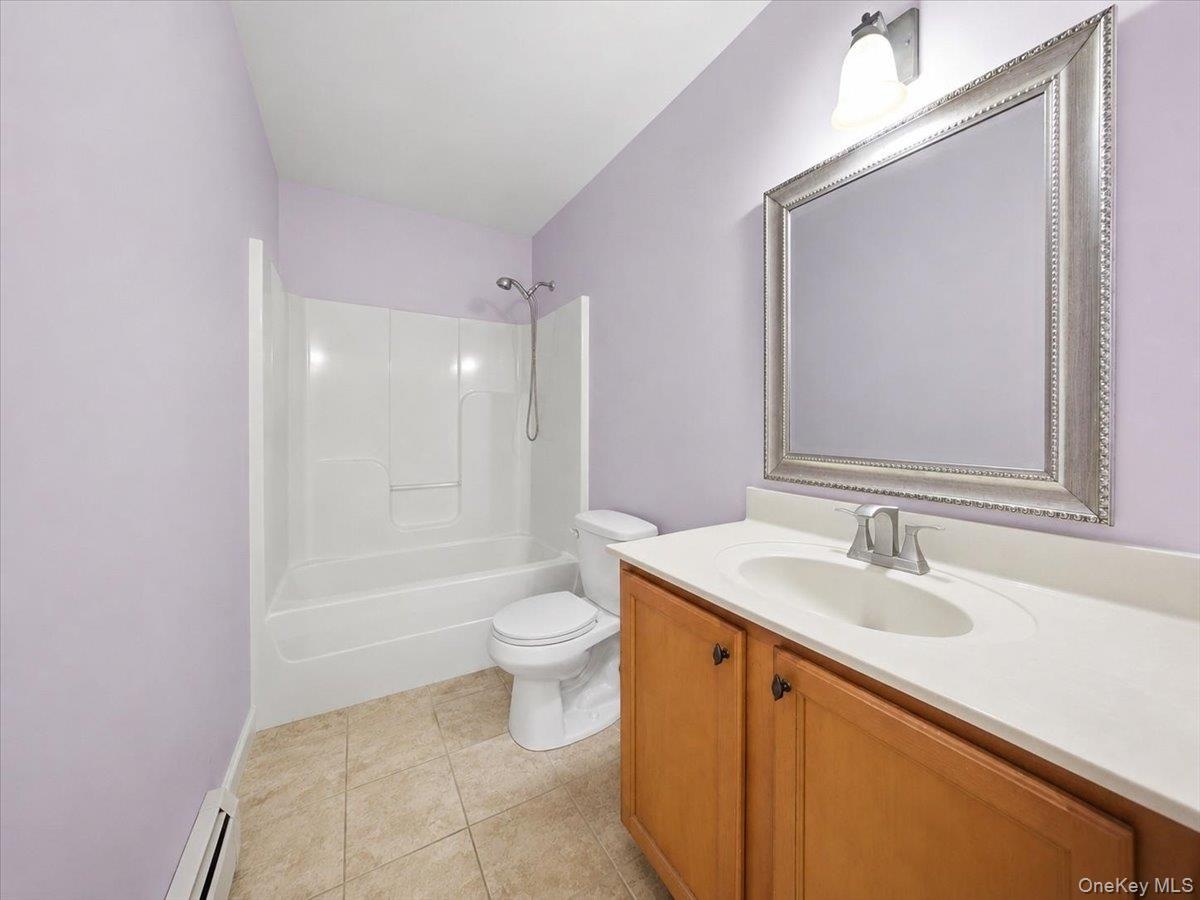 FLOOR 2 -HALL BATH