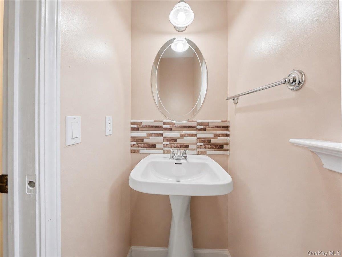 FLOOR 1- HALF BATH