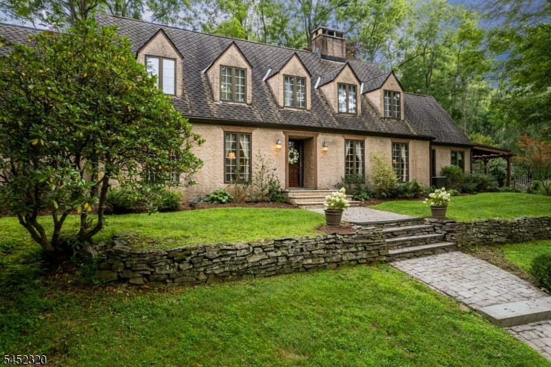 Front view of home
