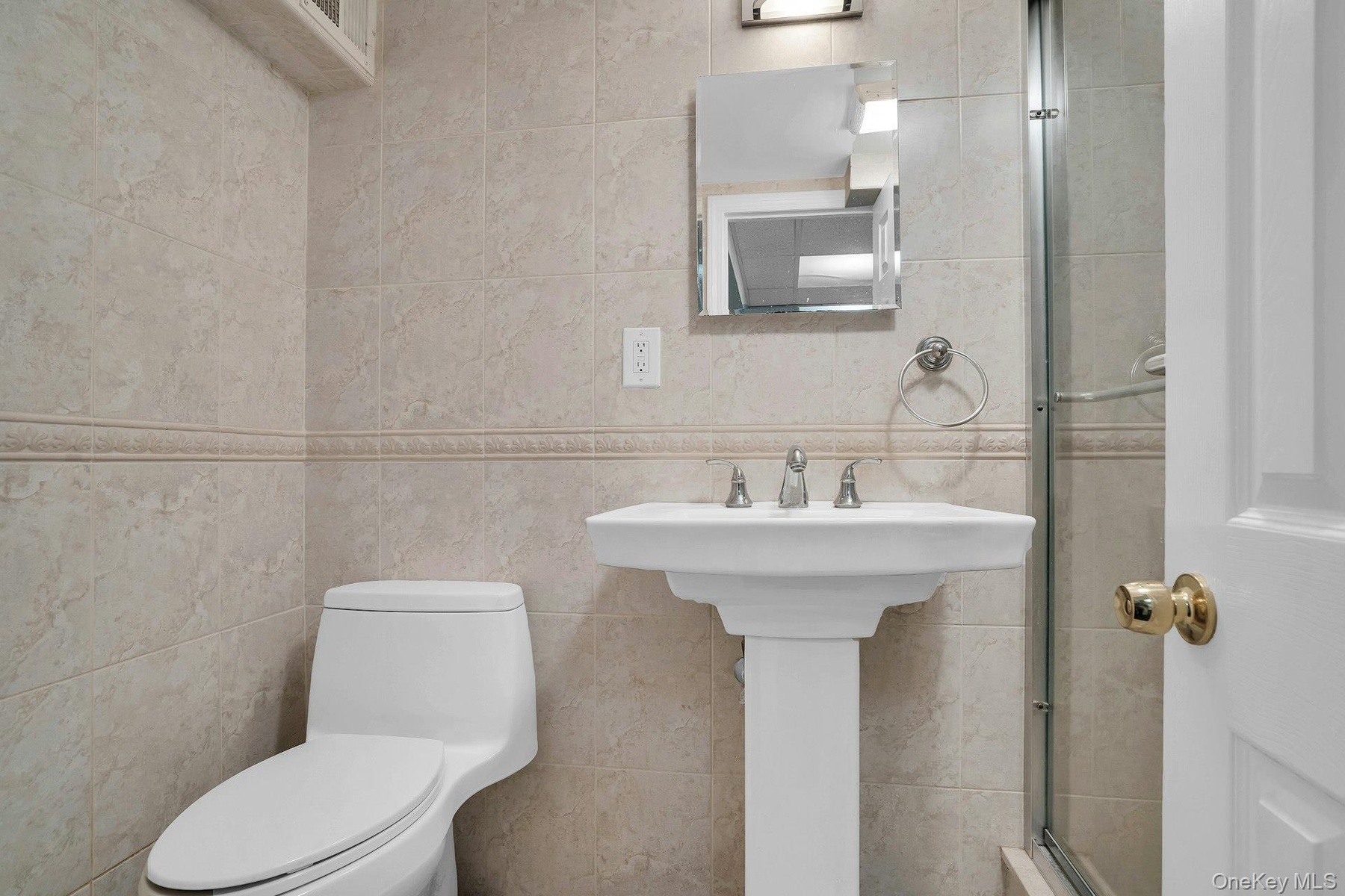 Full Bathroom.