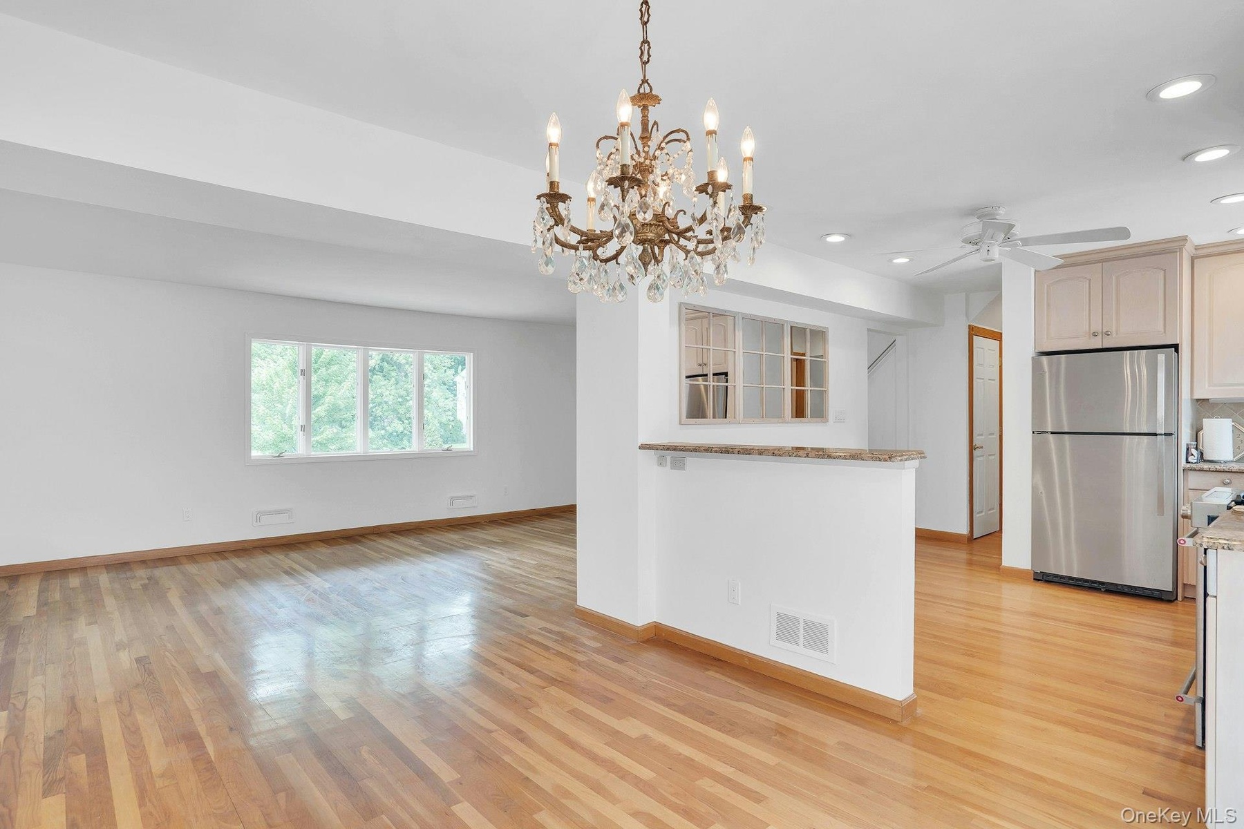 Nice Dining Room Area.