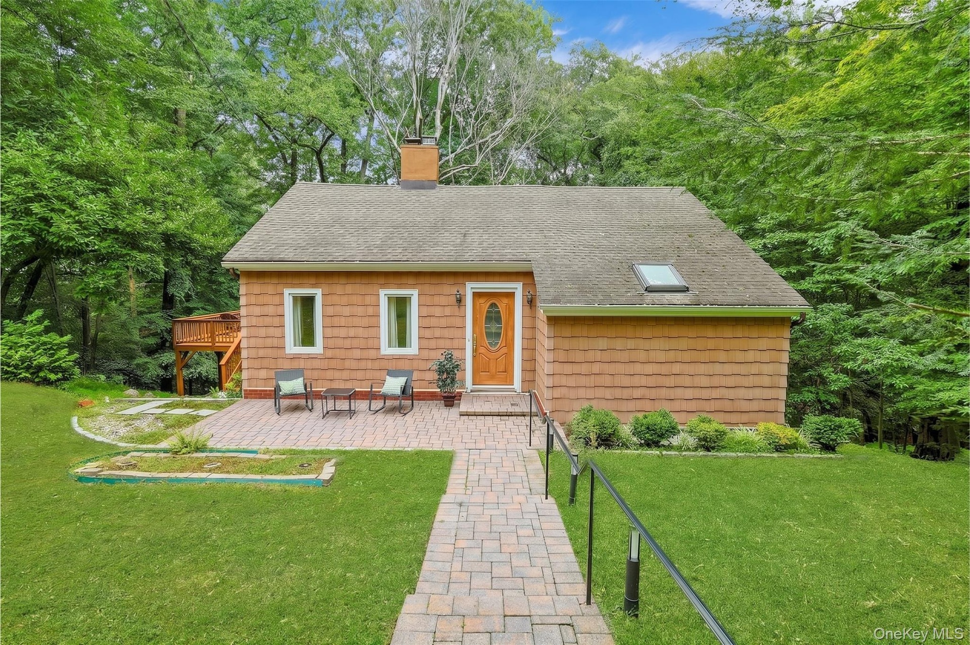 Welcome to 10 Highclere Ln, Valhalla NY!