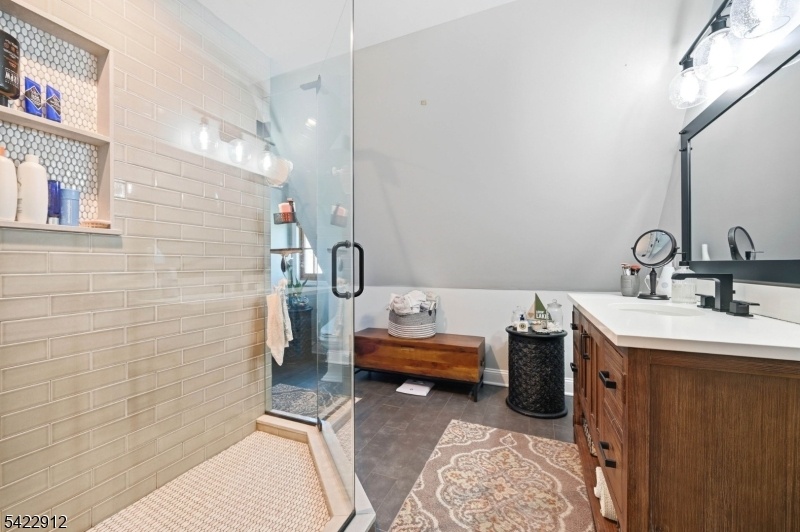 2nd Floor Bath