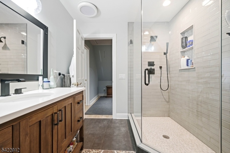2nd Floor Bath