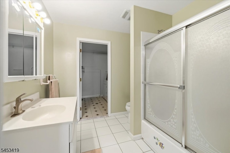 2nd Floor Full Bath