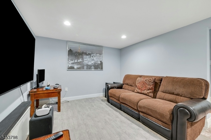 Basement/ Recreation Room