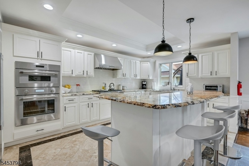 Sit in Kitchen