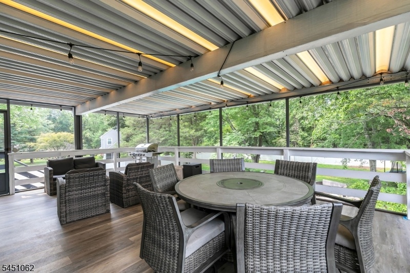 Screened-In Porch
