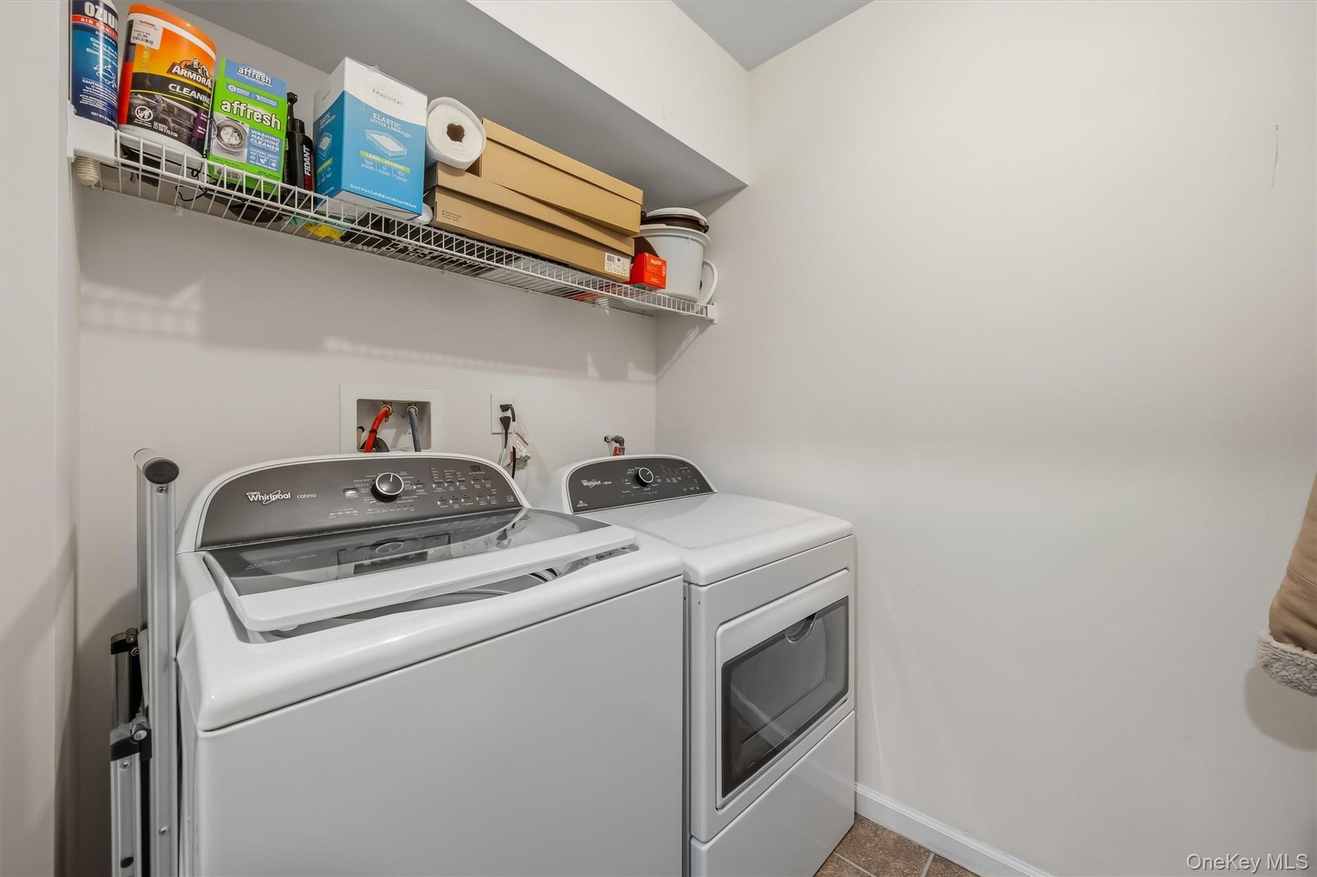 The laundry has storage and yes the washer and dryer stay.