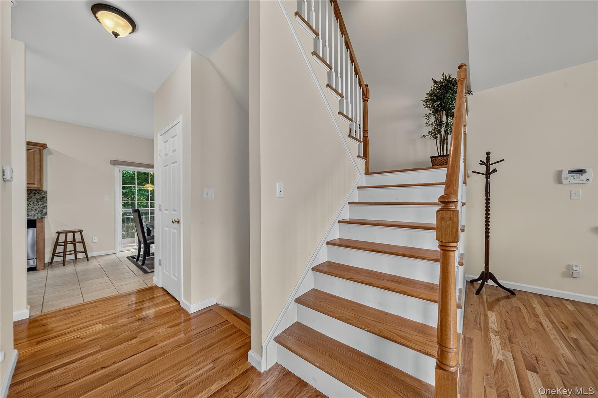 The stairs are wide for easy moving in!