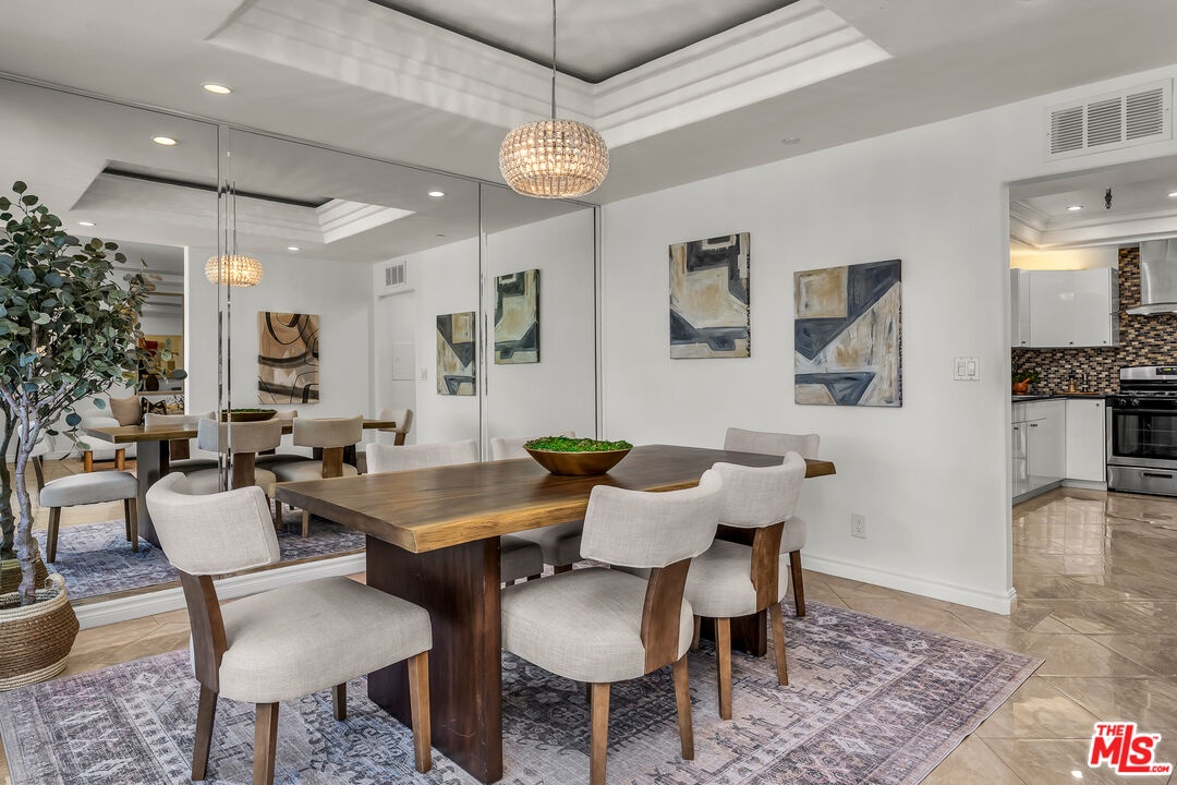 Dining room w bevel mirrors