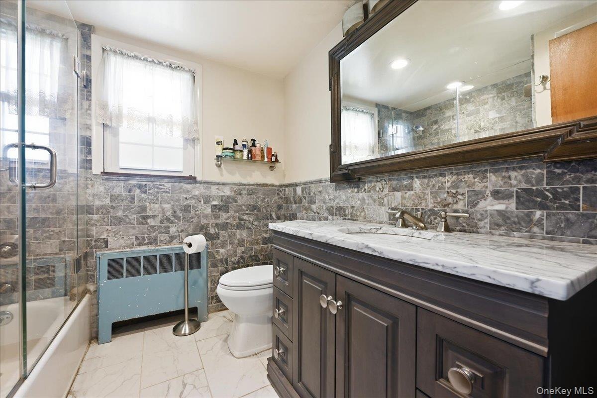 Top level- Full Bathroom