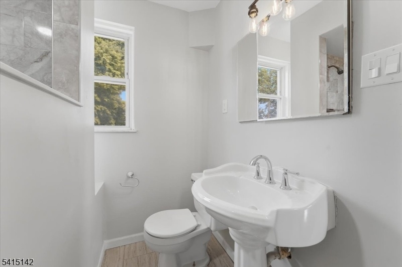 2nd Floor | Full Bathroom