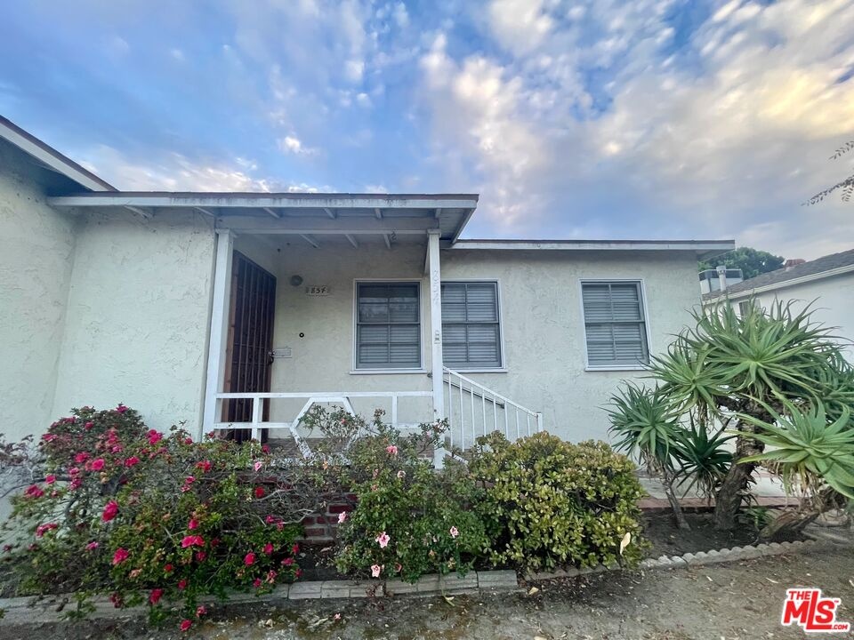 854 Rose Ave - Venice