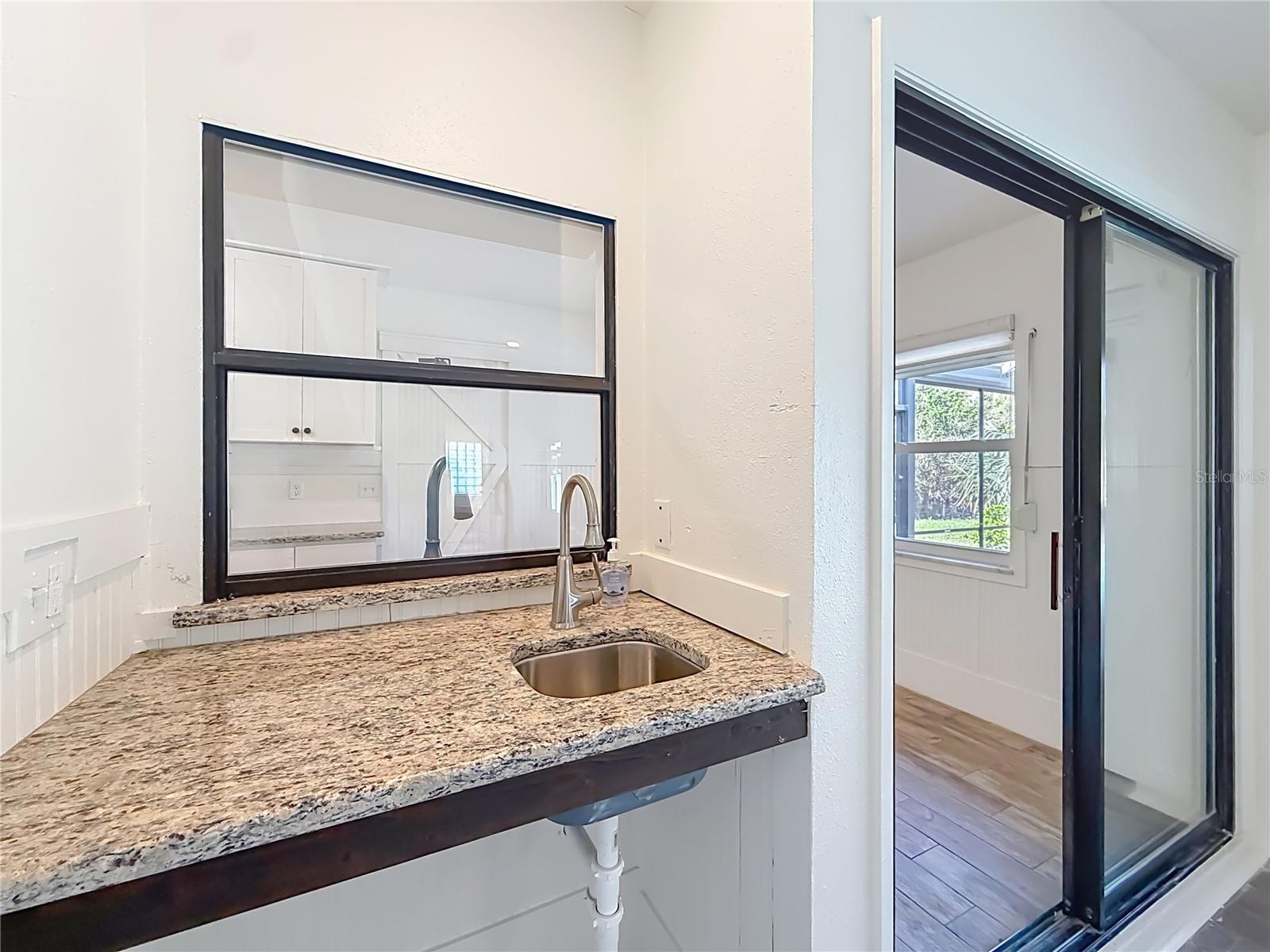Wet bar in Florida Room