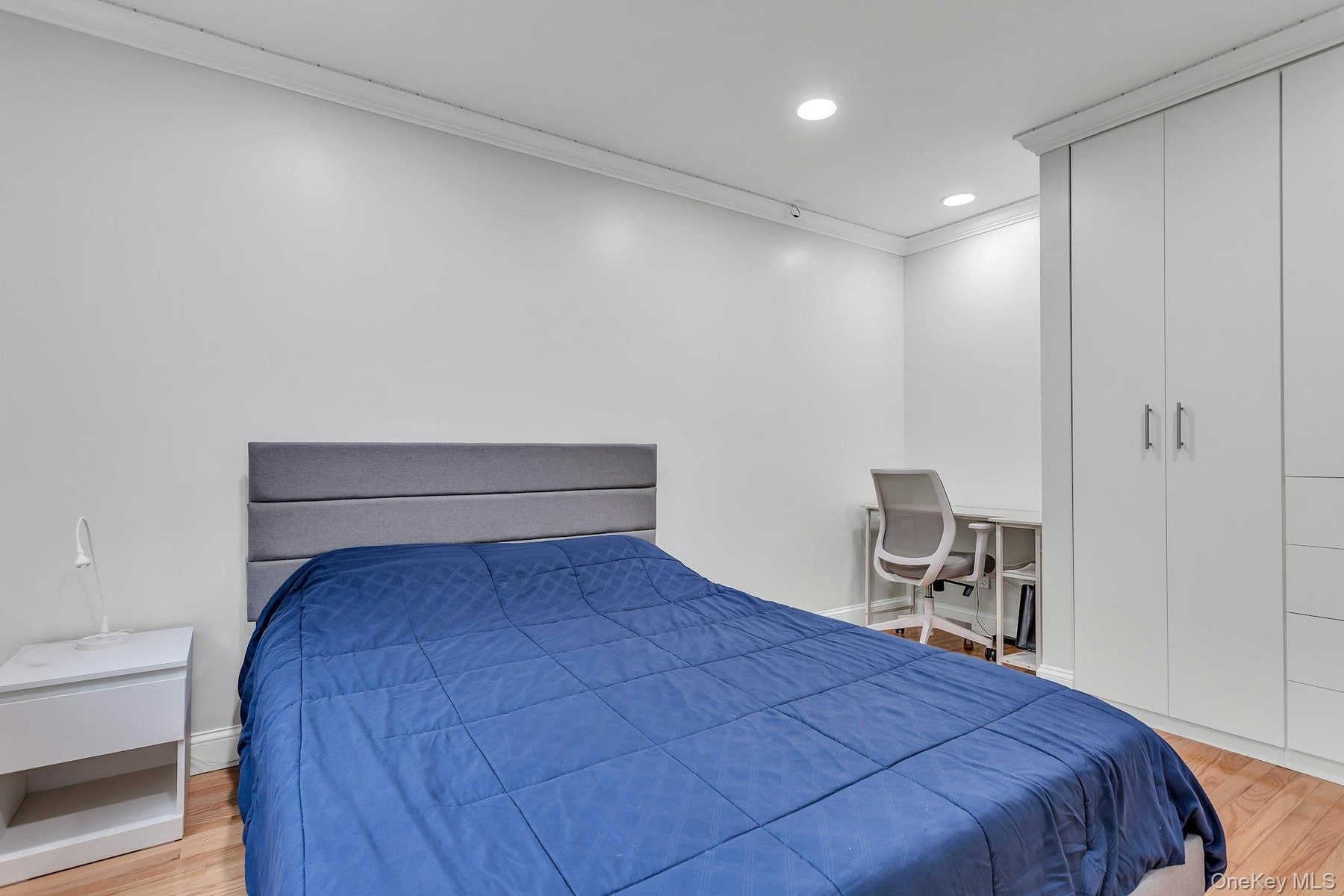 Bedroom featuring ornamental molding, light wood-style flooring, recessed lighting, and baseboards