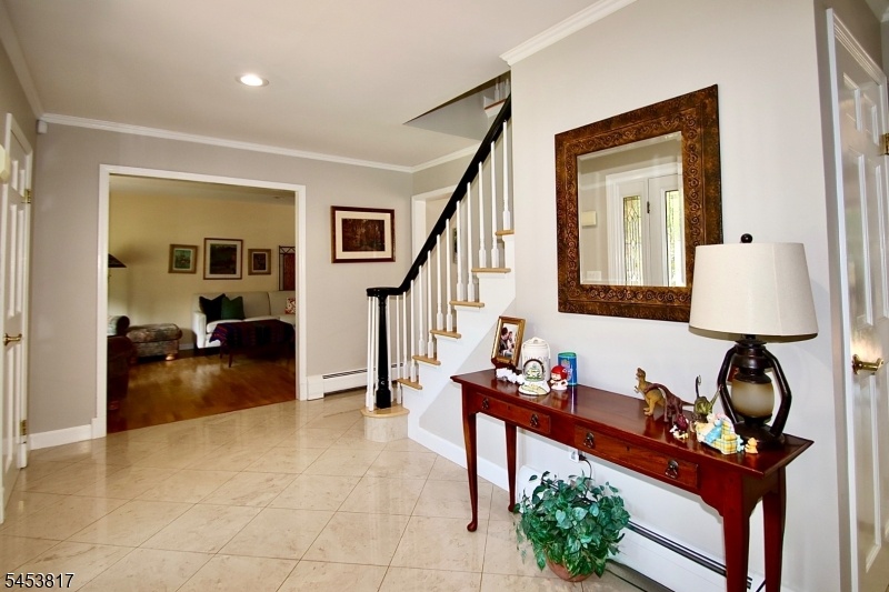Ent Foyer w/2 closets