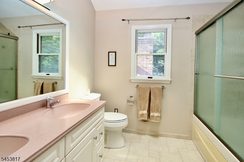 2nd floor main Bath
