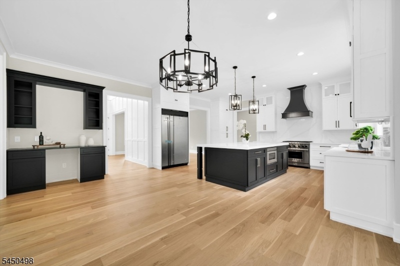 Breakfast room to kitchen view