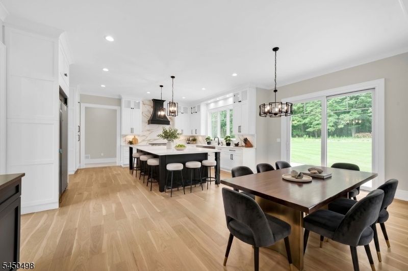 Breakfast area to kitchen view