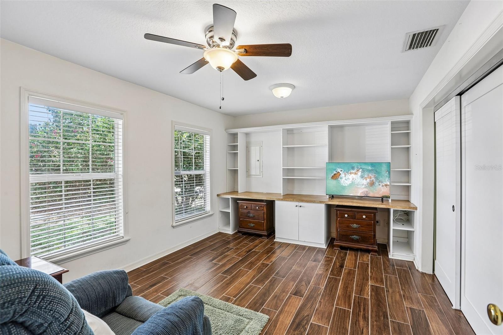 Office or 5th bedroom