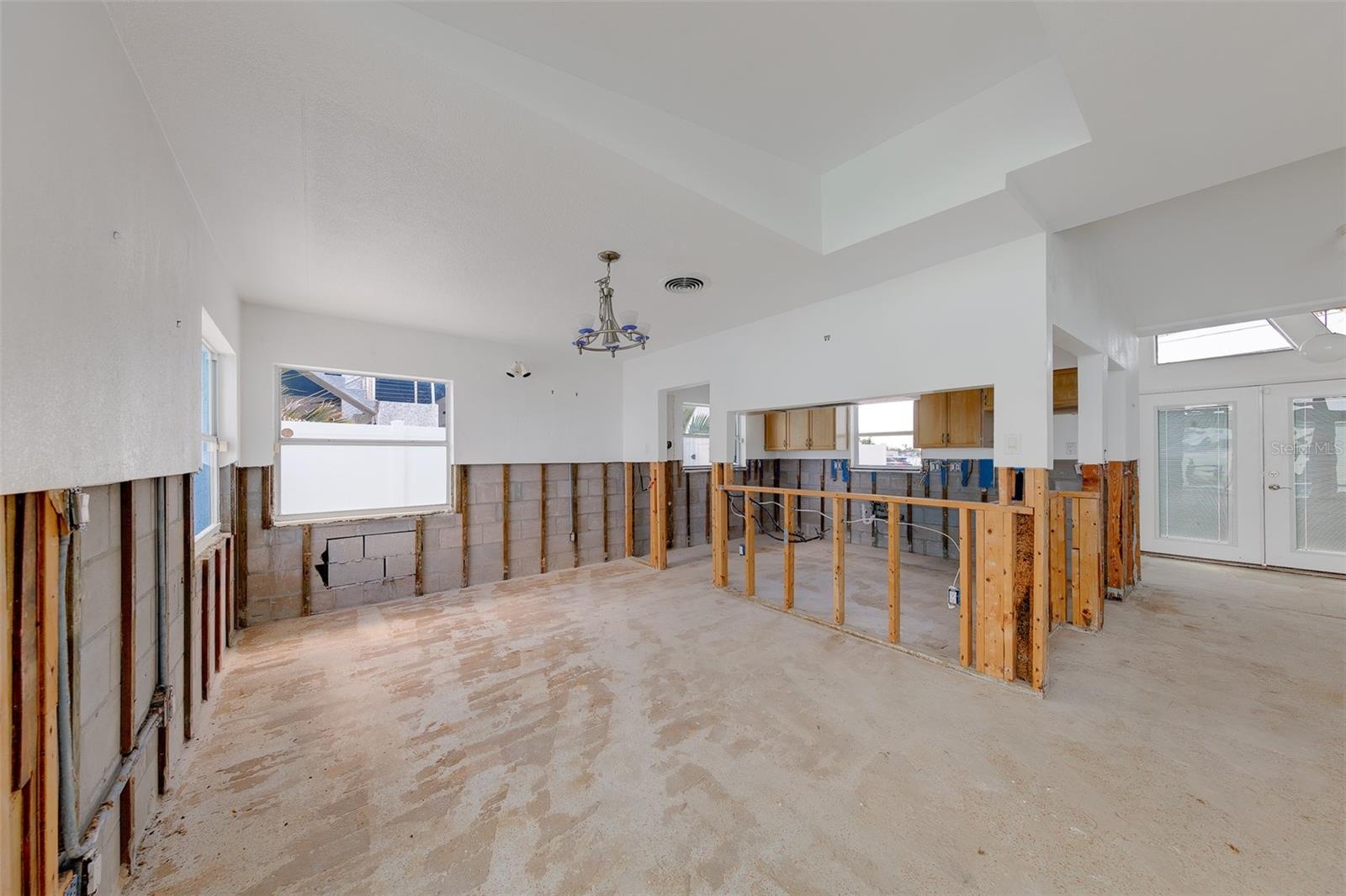 DINING/KITCHEN