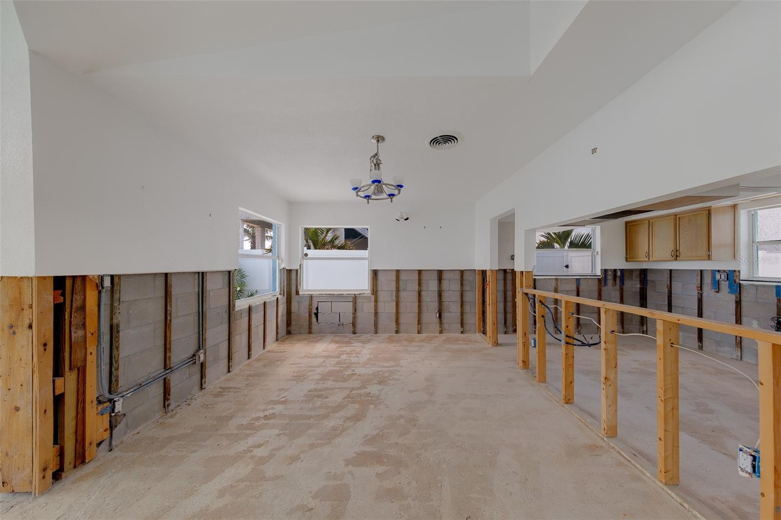 DINING/KITCHEN