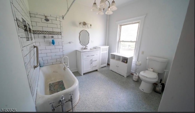 main bath 2nd floor