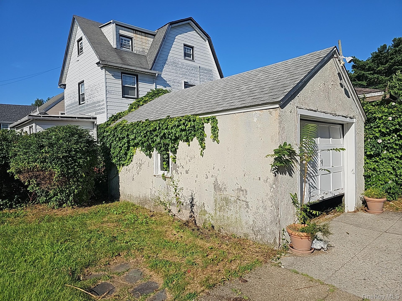 Detached garage.