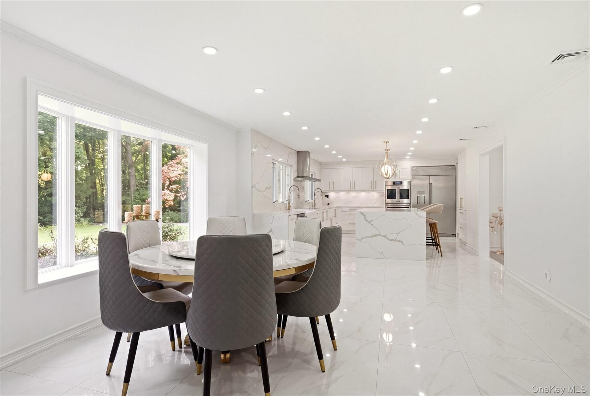 Eat-In kitchen
