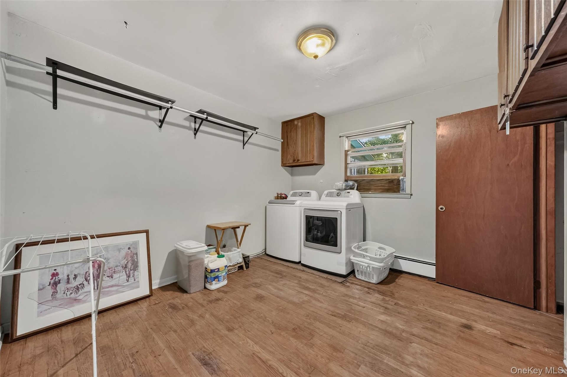 This is the 4th bedroom (currently used for laundry