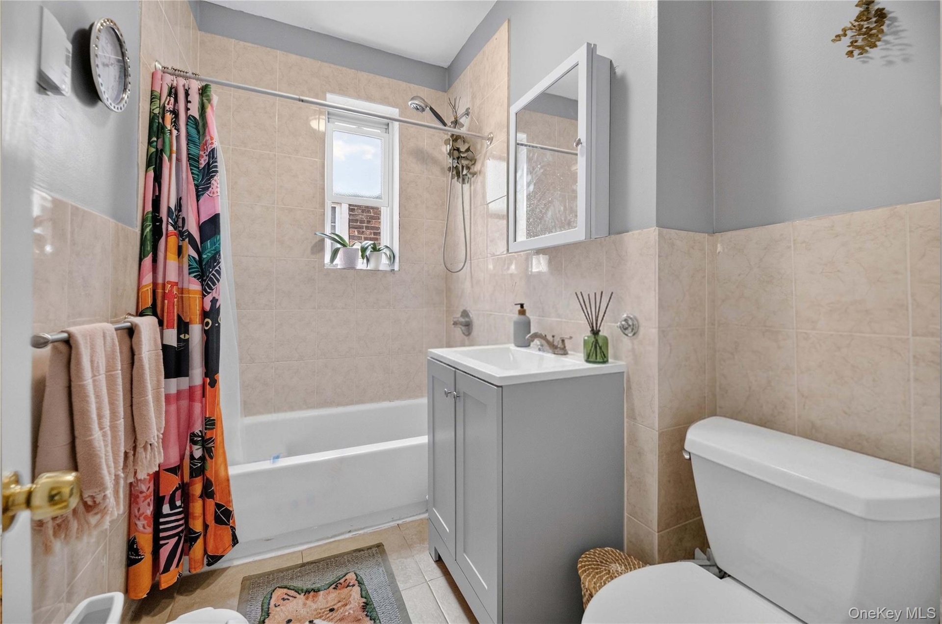 Upstairs Unit - Bathroom