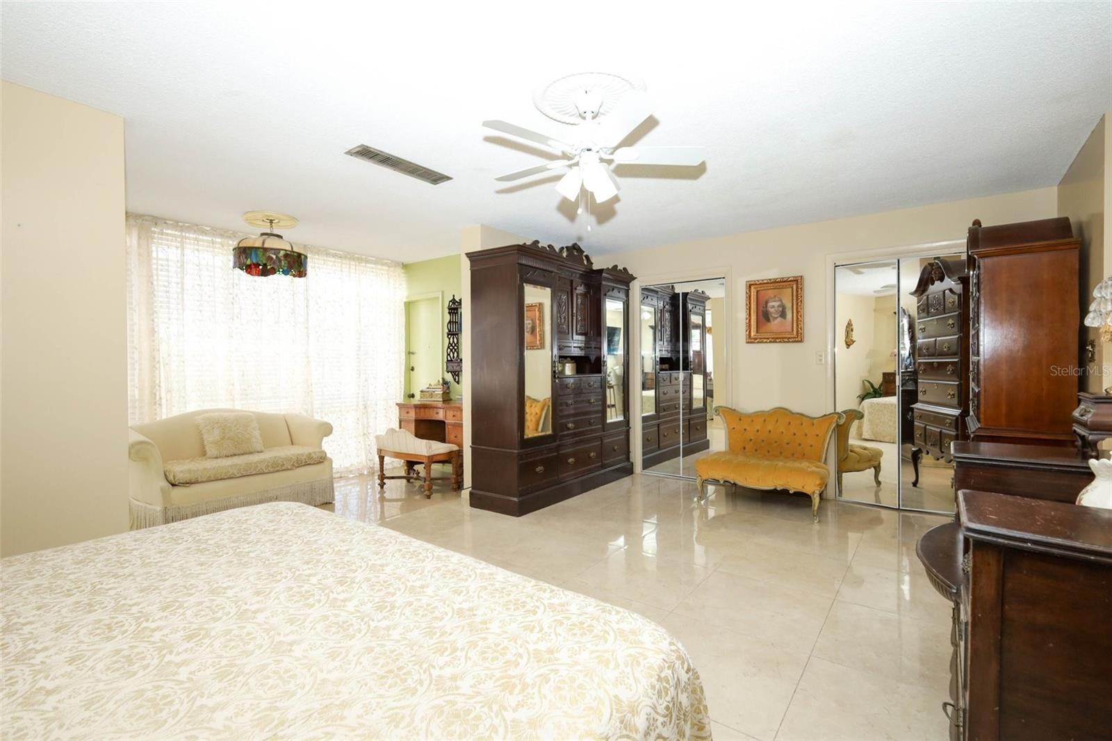 Owner's suite with sitting area