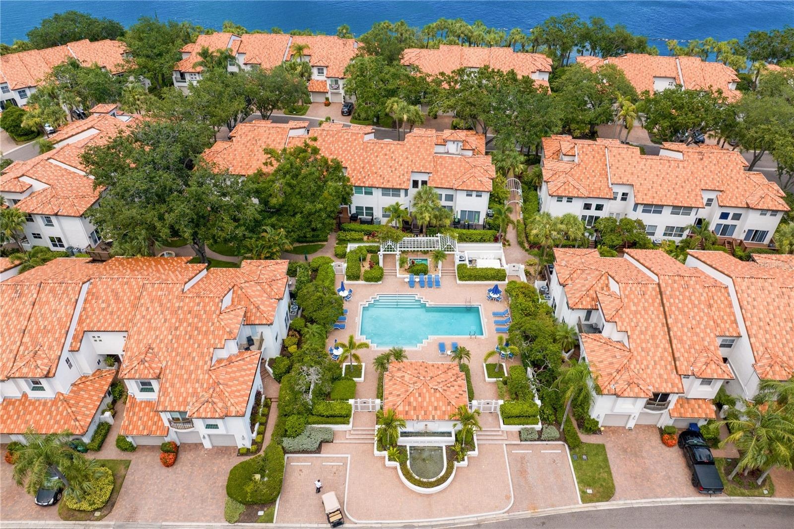 A peaceful pocket on Harbour Island with the energy of Downtown Tampa just beyond the gate - quiet living with the city at your doorstep.