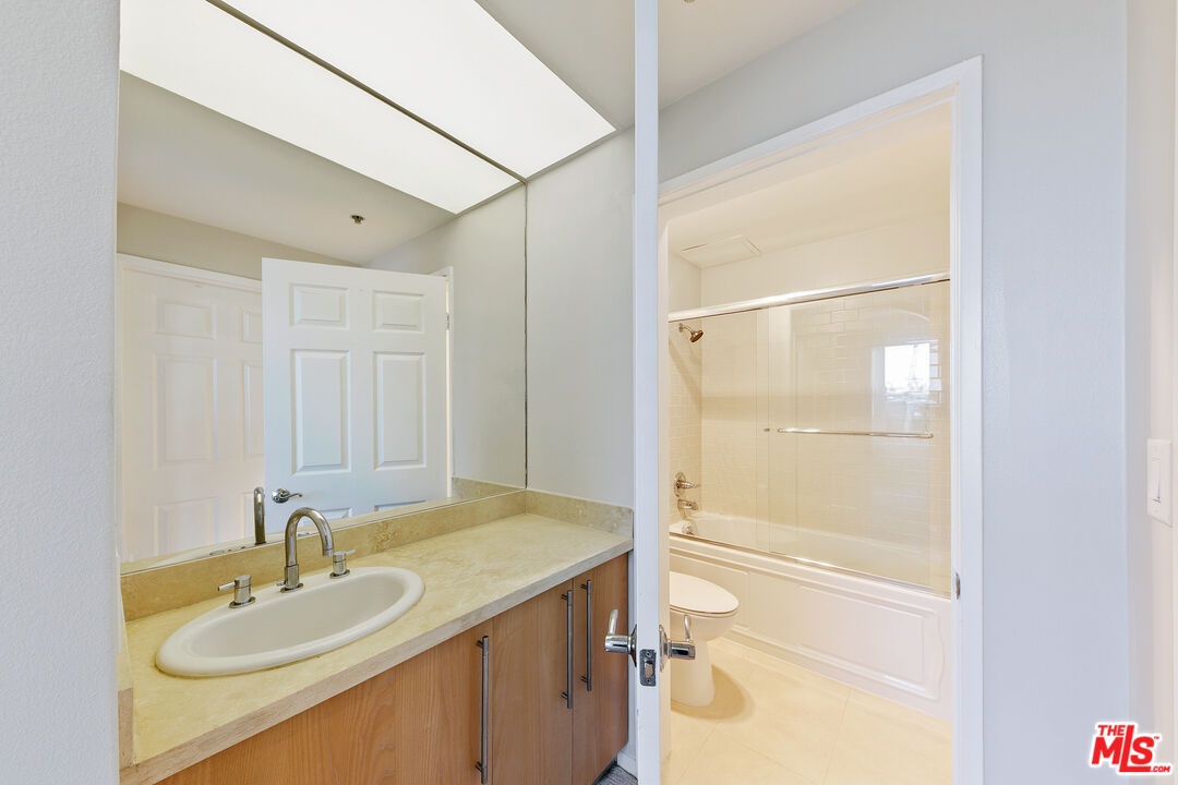 Primary Ensuite Bath