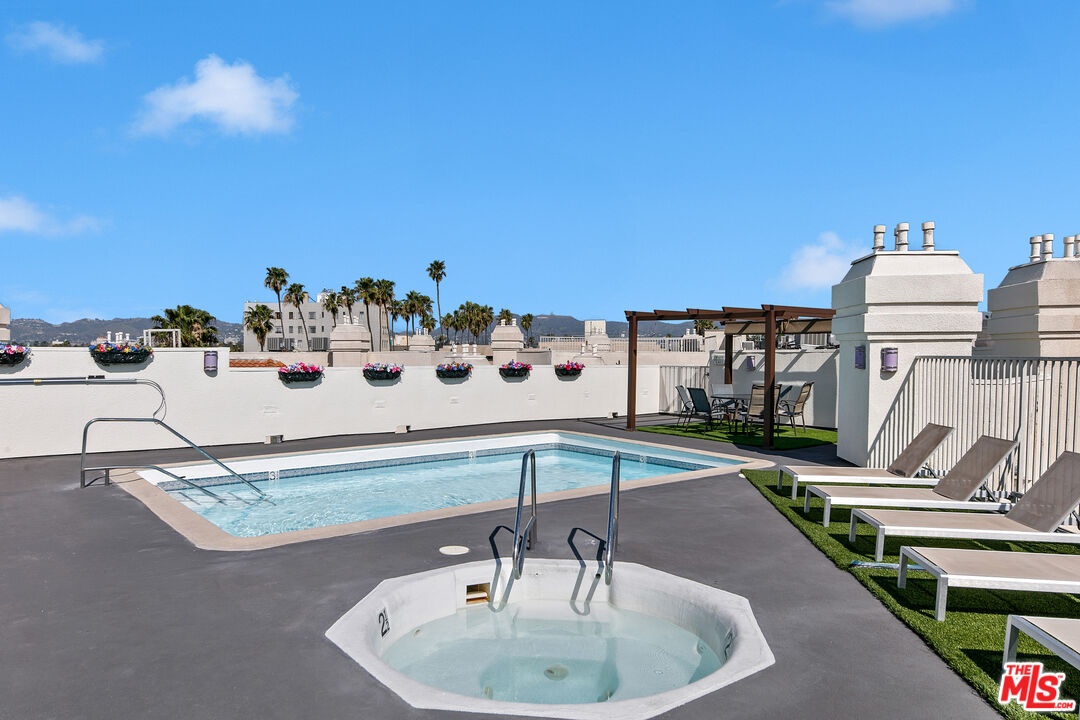 Rooftop Pool and Spa