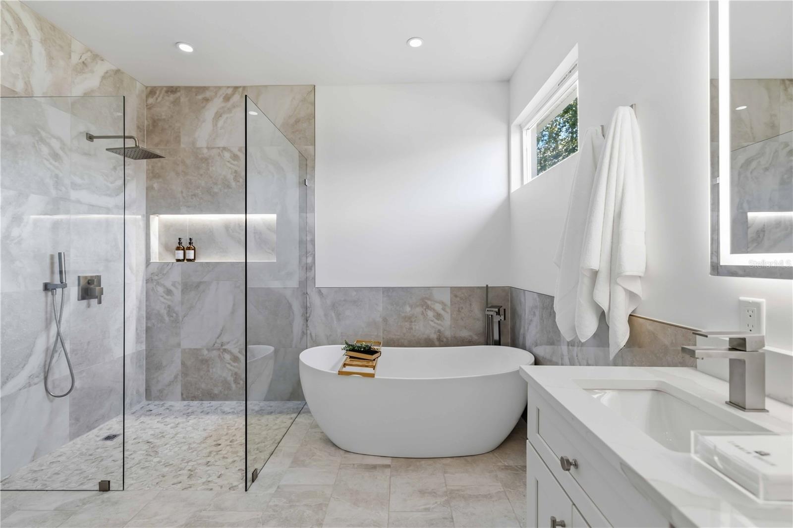 Primary Ensuite Bathrm