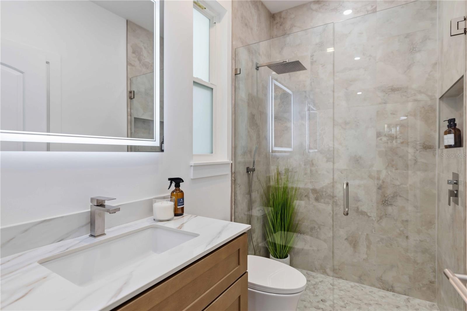 Jack-n-Jill Bath