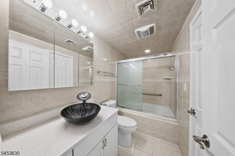 Main 2nd Floor Bath