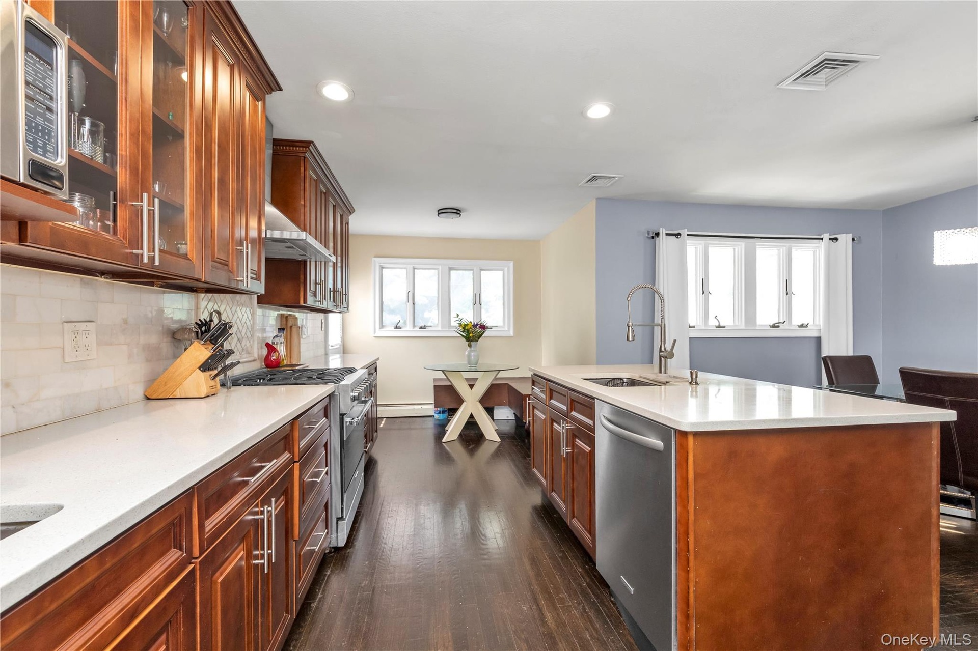 Kitchen with rear breakfast nook