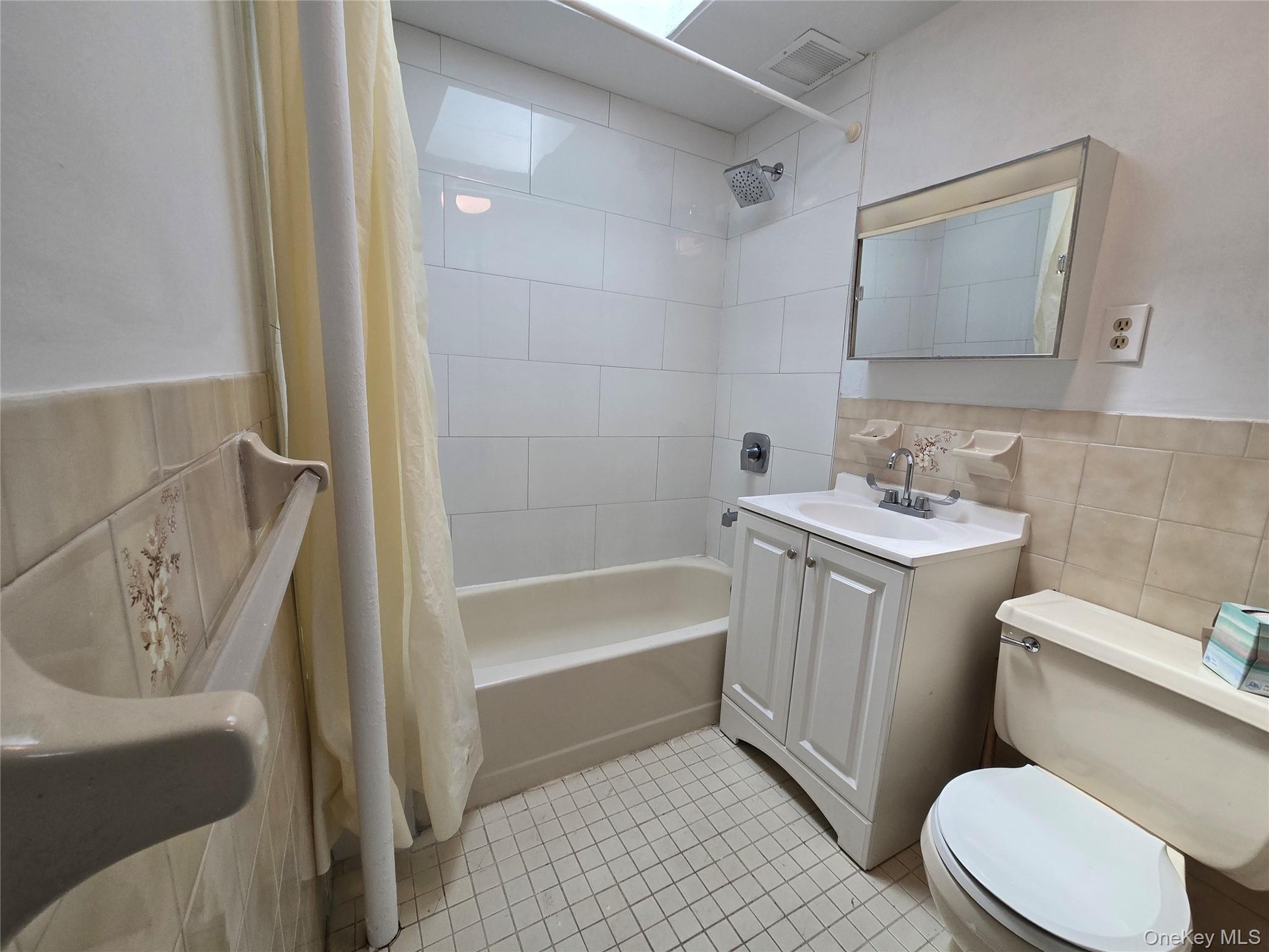 2nd Floor Full Bath