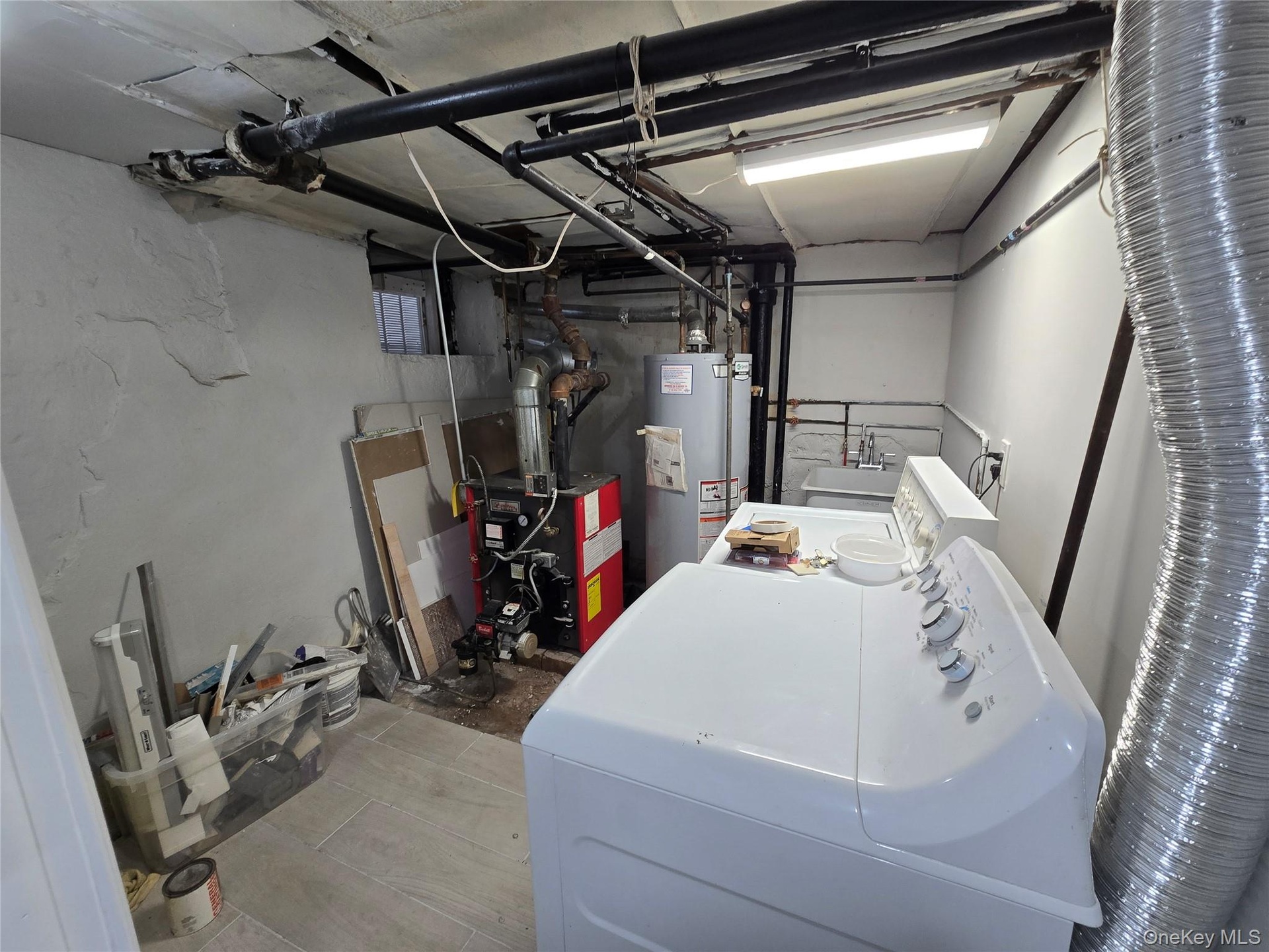 Washer Dryer in Utility Room