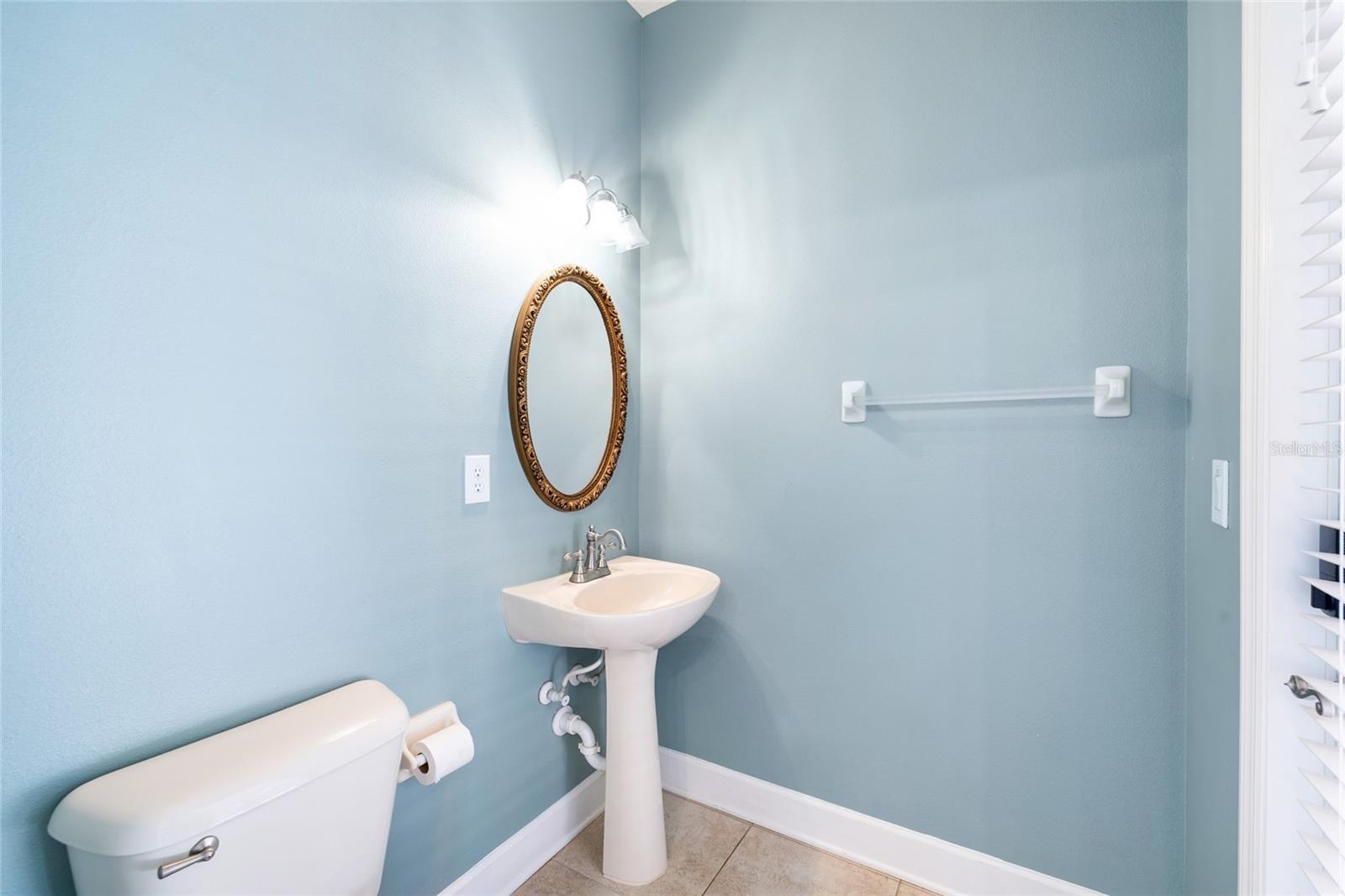 Downstairs 1/2 Bath