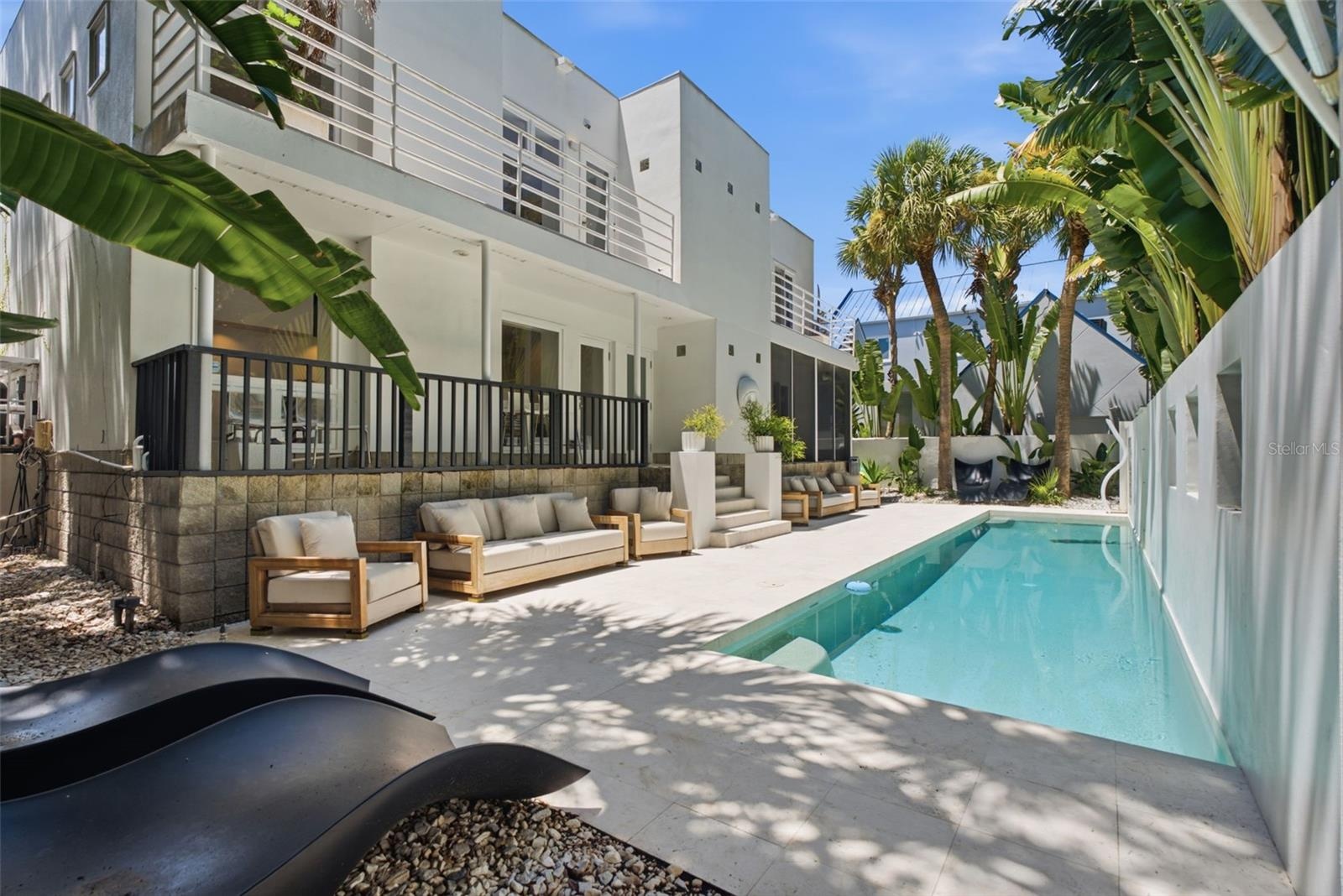 Contemporary lends itself to tropical