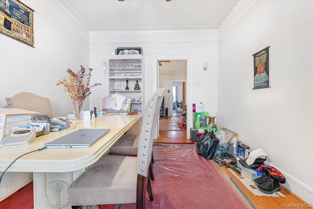 Office area with crown molding