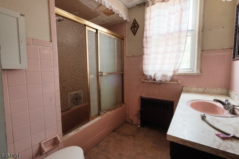 2nd fl bath