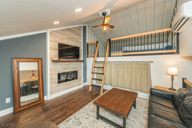 Det Structure interior
